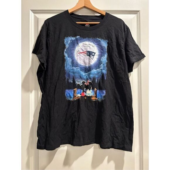 Disney Patriots Women's V-neck T-shirt size 2XL - Picture 1 of 2